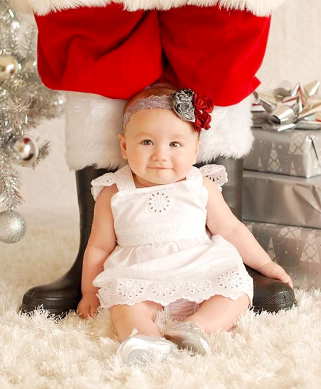 Baby's first Christmas photo ideas - baby sitting in front of Santa