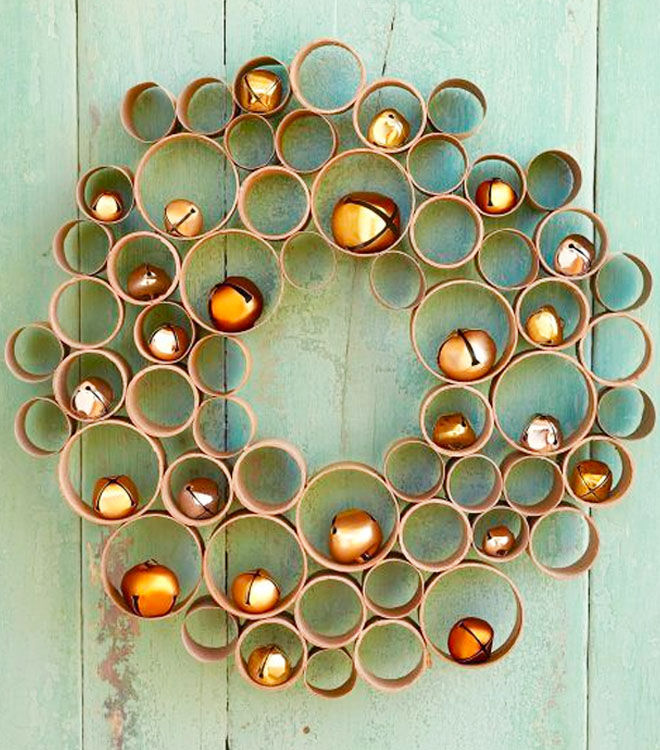 Toilet roll Christmas wreath with bells