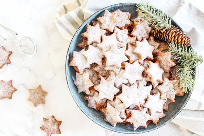Almond and cinnamon Christmas star cookies