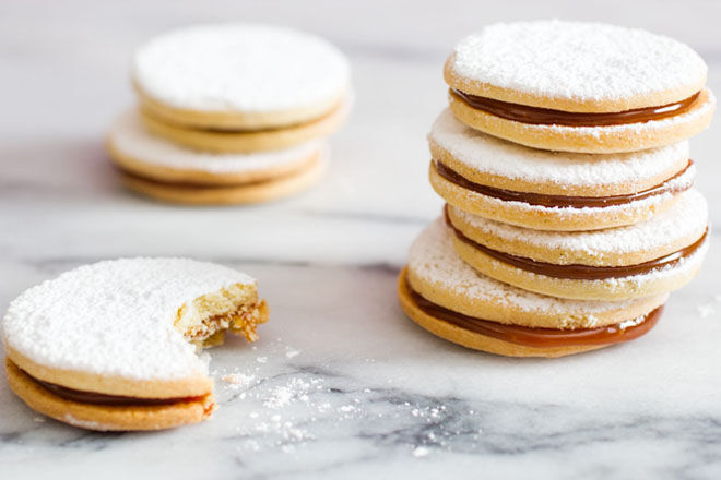 Dolce de leche cookie sandwiches