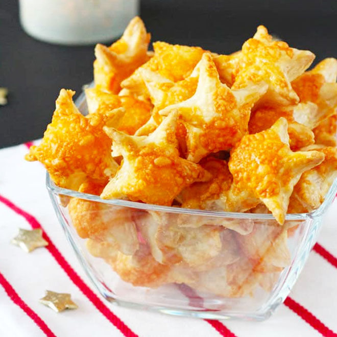 Cheesy puff pastry stars for kids at Christmas