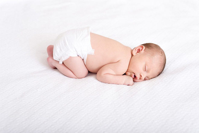 Making the decision between cloth or disposable nappies is all about what's right for you