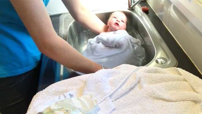 Newborn bath trick