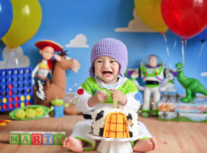 Toy Story cake smash photo shoot