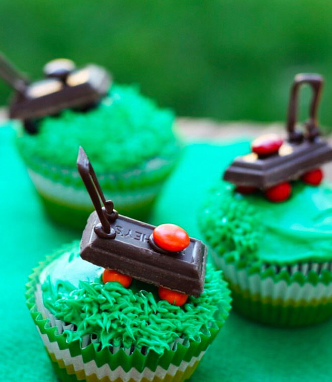 DIY Father's Day Gifts: Lawn mower cupcakes