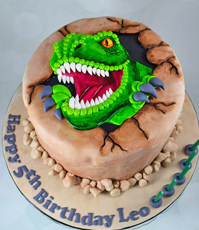T-rex 3D dinosaur cake