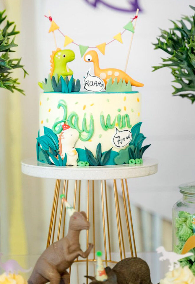 Dinosaur cake with bunting