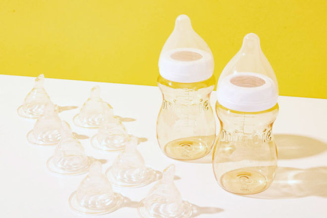 Minbie Baby Bottles showing the range of teats from round to flat to mimic nipple suckling