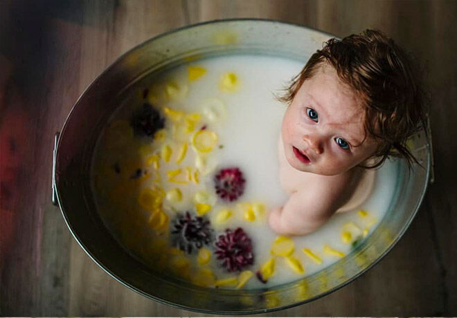 Moody lighting baby milk bath idea 
