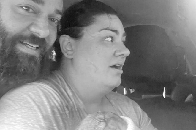 Dad takes selfie after mum gives birth in car