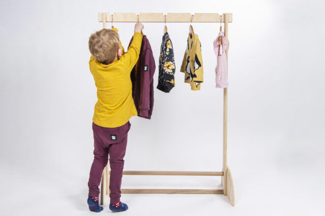 MOOV Baby Clothes Rack