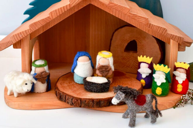 A peg nativity scene from Tara's Treasures
