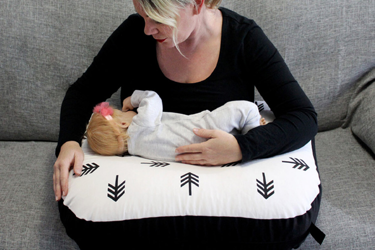 10 breastfeeding pillows for nursing mums | Mum's Grapevine