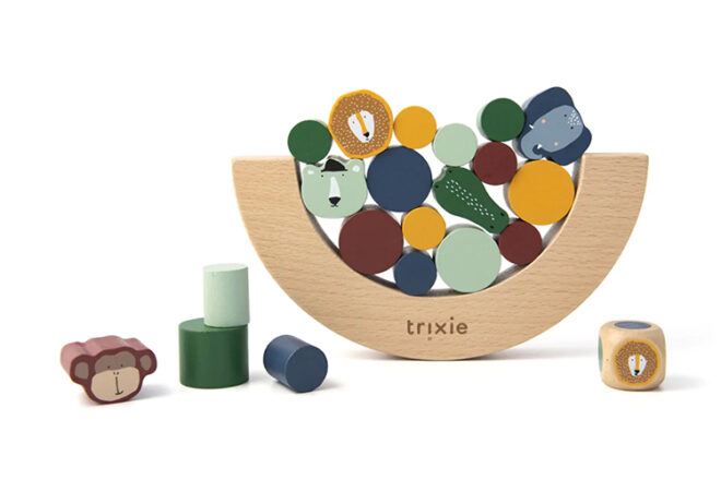 Trixie wooden balancing game