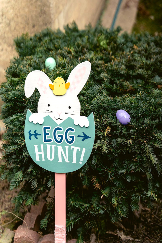 Easter hunt sign on a stick putting to where the Easter hunt is