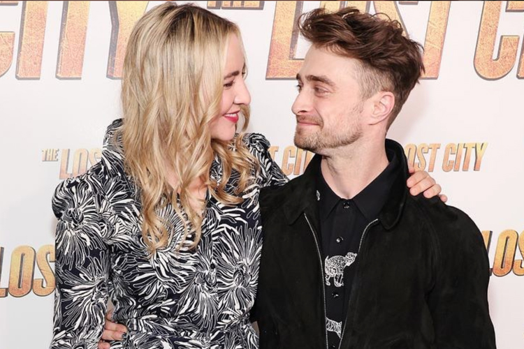 Daniel Radcliffe and girlfriend Erin Darke loved up at movie premier