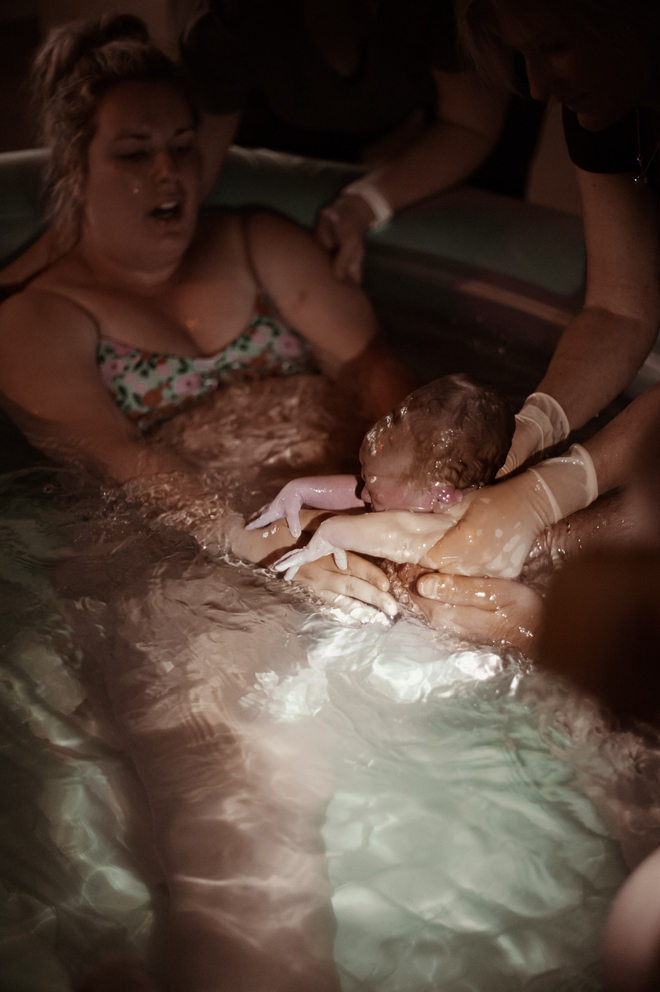Kate gives birth in the pool