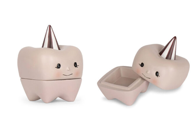 Konges blush stone tooth fairy box with adorable face showing size and scale with lid open 