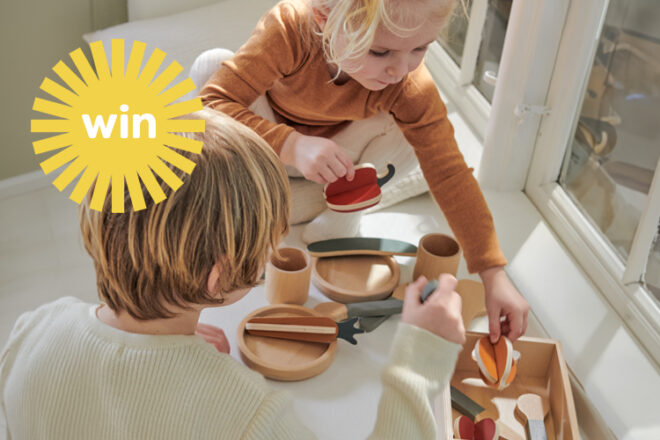 Two children playing with the FLEXA Kitchen accessories