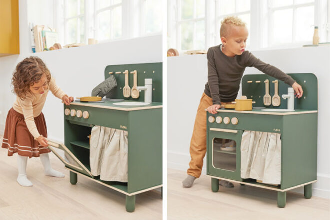 Two children playing with the FLEXA Kitchen set
