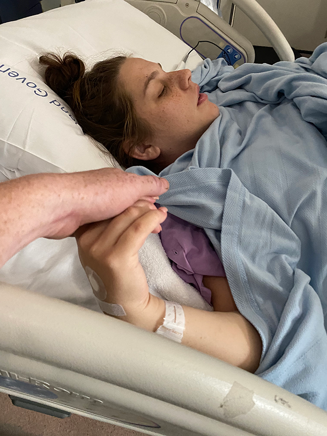 Andrew holding his wifes hand during labour