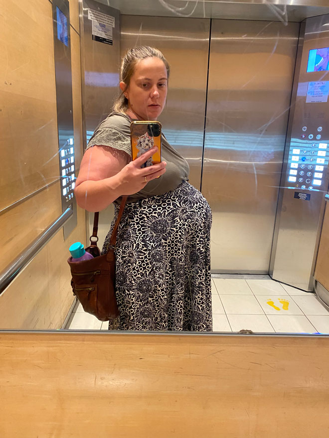 Ashleigh pregnant selfie in a lift