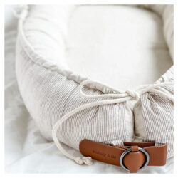 Audrey & Me Linen Baby Nest close up detail of the leather strap