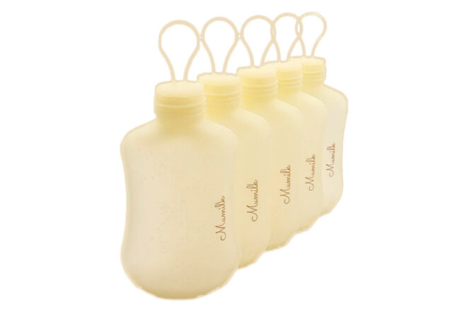 Mumilk Reusable Breastmilk Storage Bags showing their colour and shape