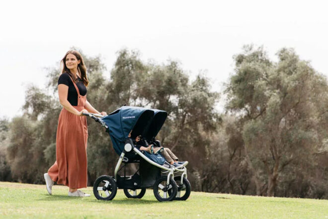 Bumbleride twin on grass